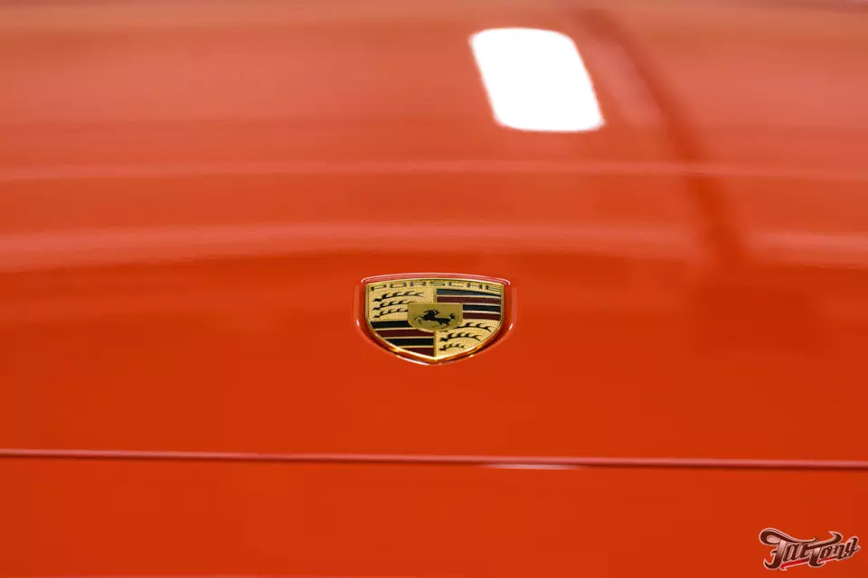 Porsche Carrera 4s. Оклейка кузова в антигравийную глянцевую плёнку Llumar!